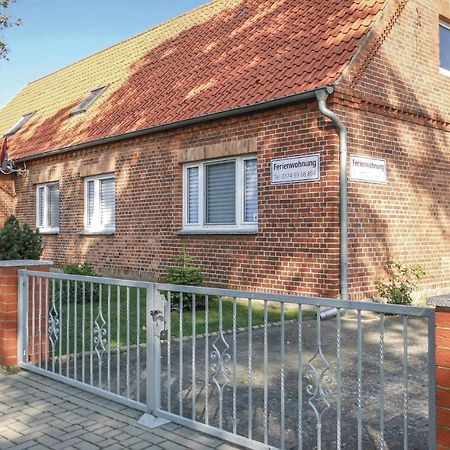 2 Bedroom Gorgeous Apartment In Luebtheen-Garlitz Exterior photo