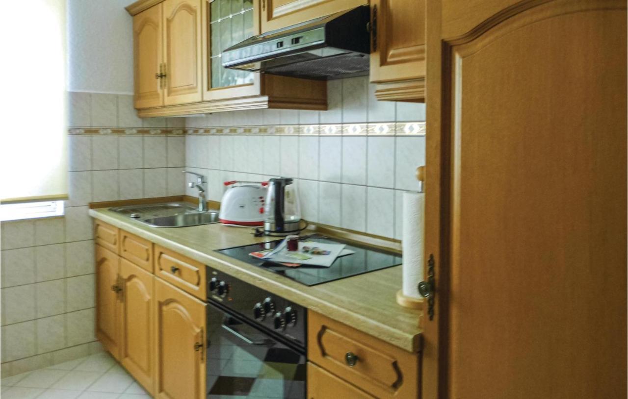 2 Bedroom Gorgeous Apartment In Luebtheen-Garlitz Exterior photo